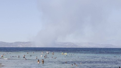 Požiare na gréckom ostrove Salamina si vyžiadali dve obete
