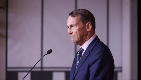 Poľsku hrozí vojna, varoval šéf diplomacie. Krajina čelí tisícom kyberútokov denne