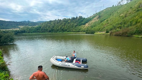 Vo vodnej nádrži v Krompachoch pátrajú po 21-ročnom Emilovi