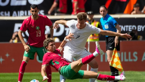 FIFA mení futbal. Hráči už nebudú môcť simulovať a zdržiavať hru tak, ako doteraz