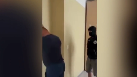 Dvaja policajti mali cudzincom vybavovať vodičské preukazy bez skúšok