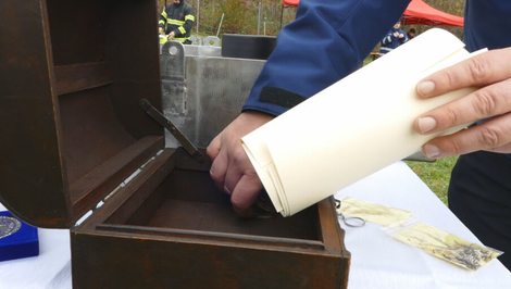 Hasiči zanechali budúcim generáciám odkaz. Schránka zostane zatvorená 45 rokov