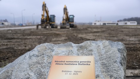 Slovensko dostane modernú univerzitnú nemocnicu. Ministri poklepali základný kameň