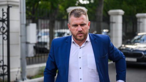 Opozícia žiada koniec Kuffu na ministerstve. Pellegrinimu vyčíta dvojaký meter