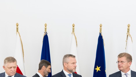 Predvolebná pomoc z Ruska? Opozícia žiada celú pravdu od Pellegriniho, Fica aj Blanára