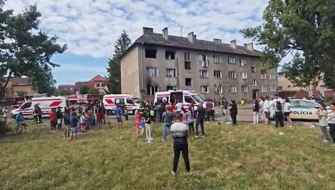 Požiar bytu vo Fiľakove. Zadymené boli spoločné priestory bytového domu