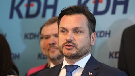 Stachura po ruských útokoch dronov pri hraniciach: Hanbím sa za Ficovu cestu do Moskvy