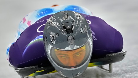 Olympijský výbor zakázal ukrajinskému pretekárovi helmu s obrázkami športovcov zabitých vo vojne