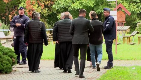Krvavý útok v kláštore: Dvaja mŕtvi kňazi, traja zranení