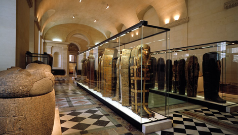 Únik vody v Louvri poškodil cenné knihy v oddelení egyptských starožitností