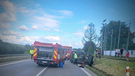 Nehoda pri Prešove uzavrela cestu I/18. Zranili sa traja ľudia vrátane dieťaťa