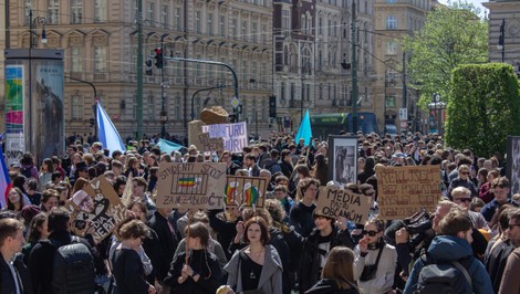 Študenti v Česku odišli z vyučovania, protestujú za nezávislosť verejnoprávnych médií