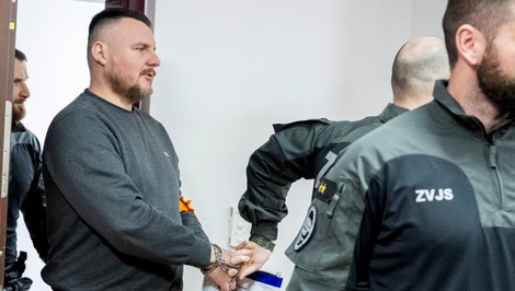 Proces s extrémistom Bombicom pokračuje. Súd rozhodne aj o jeho väzbe