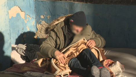 Viac ako 2 000 ľudí v Bratislave nemá strechu nad hlavou. V mrazoch im pomáhajú mestskí policajti