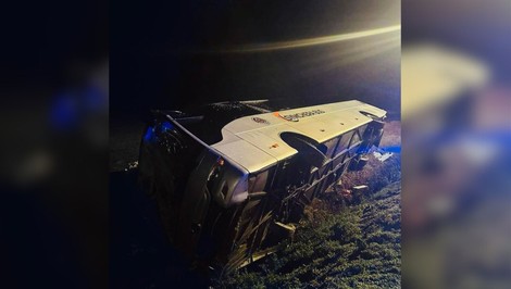 Hrozivá nehoda: Na D1 havaroval diaľkový autobus, zranených je osem ľudí