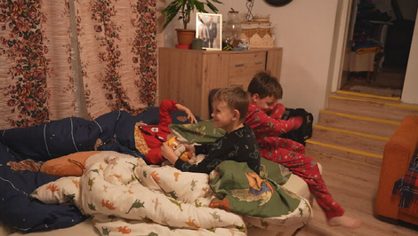 Darované Vianoce TV JOJ: Po smrti dcéry sa starí rodičia starajú o vnúčatá. Dávajú im nový domov a lásku