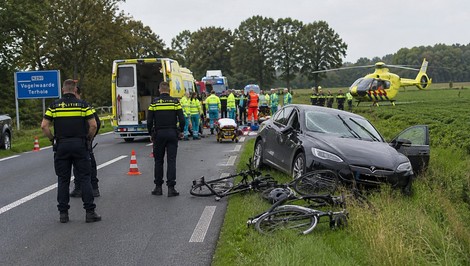 Tragédia počas školského výletu: Auto vrazilo do skupiny detí na bicykloch, štyria mŕtvi
