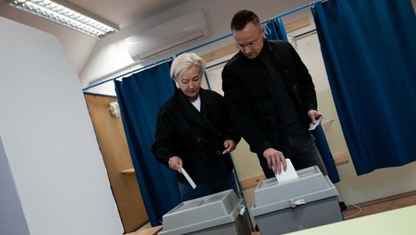 ONLINE: Minister zahraničných vecí už odvolil. 2x hlas pre Fidesz