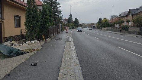 Policajt mimo služby havaroval pod vplyvom alkoholu. Nafúkal približne 1,6 promile