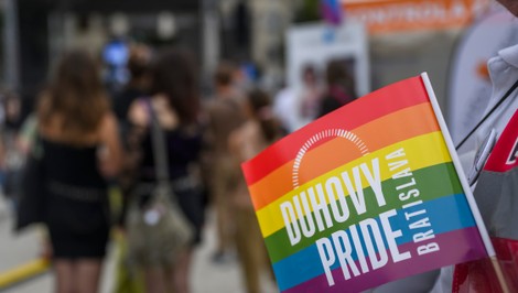 V uliciach Bratislavy sa stretnú dva pochody. Jeden za práva LGBTI+, druhý za tradičnú rodinu