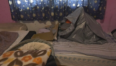 Polícia vyšetruje tragický domáci pôrod v Strážskom. Chlapček sa narodil do legín, matka o tom ani netušila