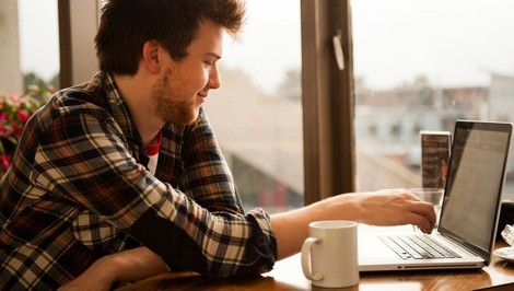 Pracujete s počítačom? Tieto klávesové skratky vám ušetria čas aj dáta