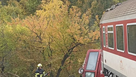 Zrážka vlakov pri Jablonove nad Turňou: Polícia obvinila rušňovodiča (34), hrozí mu 10 rokov