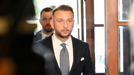 Šutaj Eštok prehral súd s policajtmi okolo Čurillu. Musí zaplatiť 120-tisíc, účet má zablokovaný