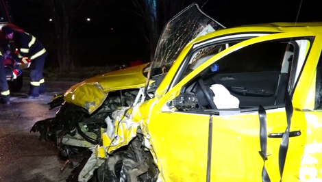 Obyvateľov vystrašila čelná zrážka dvoch áut. Odviezla ich odťahová služba ministerstva vnútra