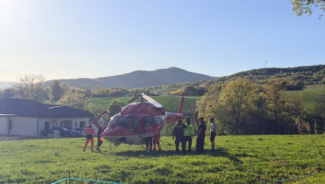 Nehoda v Betliari: Žena na elektrickej motorke skončila po náraze do kameňa v nemocnici