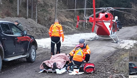 Nečakaná posila na frekventovanom priechode: Pri údržbe ciest pomáhajú väzni
