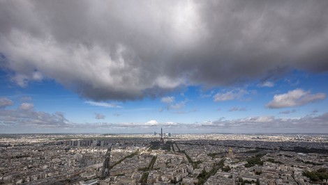 Deti nútili kradnúť na turistických miestach v Paríži. Vodcu siete odsúdili na osem rokov