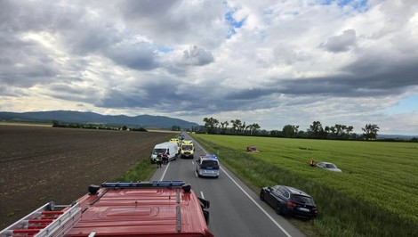Pri Sečovciach sa stala hromadná nehoda, zranilo sa sedem ľudí vrátane detí
