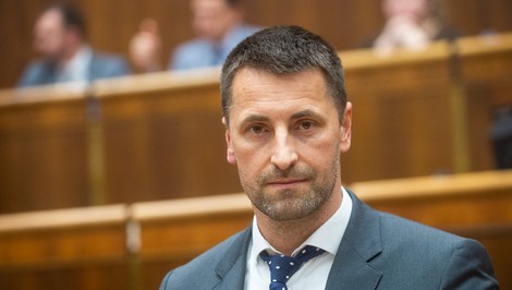 SaS tvrdí: Vláda by nemala zasahovať do druhého piliera a otvárať ho