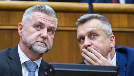 Kritika novely mediálneho zákona z dielne SNS: Odmietajú ju Smer aj Strana vidieka