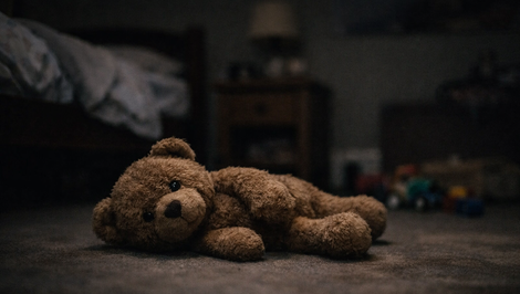 Tragédia v okrese Trebišov má dohru. Otca obvinili zo zabitia dieťaťa