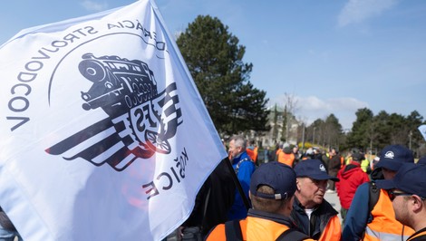 Rušňovodiči protestujú proti kamerám v kabínach. Odmietajú argumenty ministra