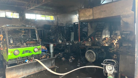 V Bratislave horel sklad autosúčiastok, príčinou bol zrejme elektrický skrat