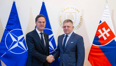Šéf NATO opäť na Slovensku: Fico a Rutte rokovali mimo očí verejnosti