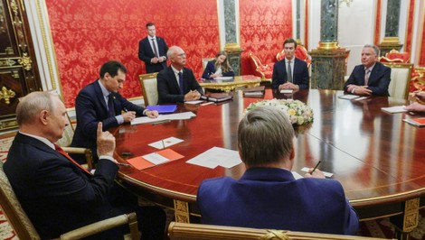 Nová šanca na mier? Putin začal rokovať s Trumpovými vyslancami o Ukrajine