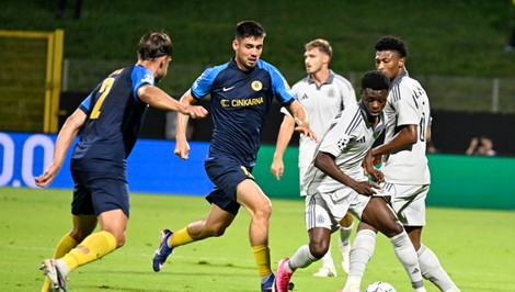 Krátko pred prestávkou je vyrovnané, Celje skórovalo z penalty
