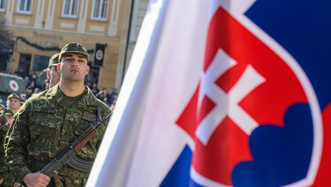 Vláda rozhodla: Slovensko vyšle vojakov na východné krídlo NATO