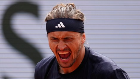 Cesta MENŠÍKA na Roland Garros končí, ZVEREV prvým finalistom