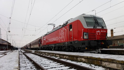 Nález výbušného systému prerušil železničnú dopravu. Spoje hlásia meškania