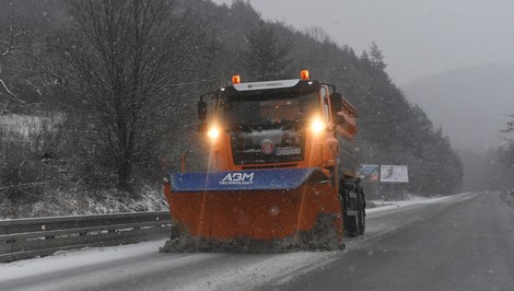 Soroška ostáva otvorená, no vietor láme stromy. Polícia apeluje na opatrnosť