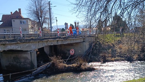 Nebezpečný incident v Opatovciach nad Nitrou: Zábradlie na moste sa zrútilo do rieky