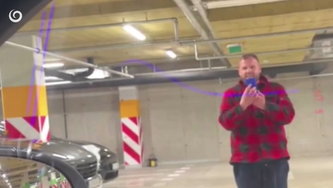 Posadnuto ju prenasledoval, písal jej desiatky správ a čakal pred domom. Súd mu zakázal priblížiť sa