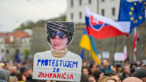 Zrušenie voľby zo zahraničia vyhnalo ľudí do ulíc. Protesty sú aj v Prahe a Bruseli