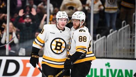 Pastrňák šesťkrát asistoval, Zacha strelil hattrick