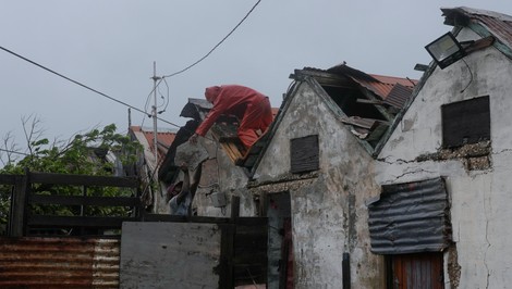 Jamajka sa spamätáva zo devastujúceho zásahu hurikánu Melissa. Búrka teraz ohrozuje Kubu a Bahamy